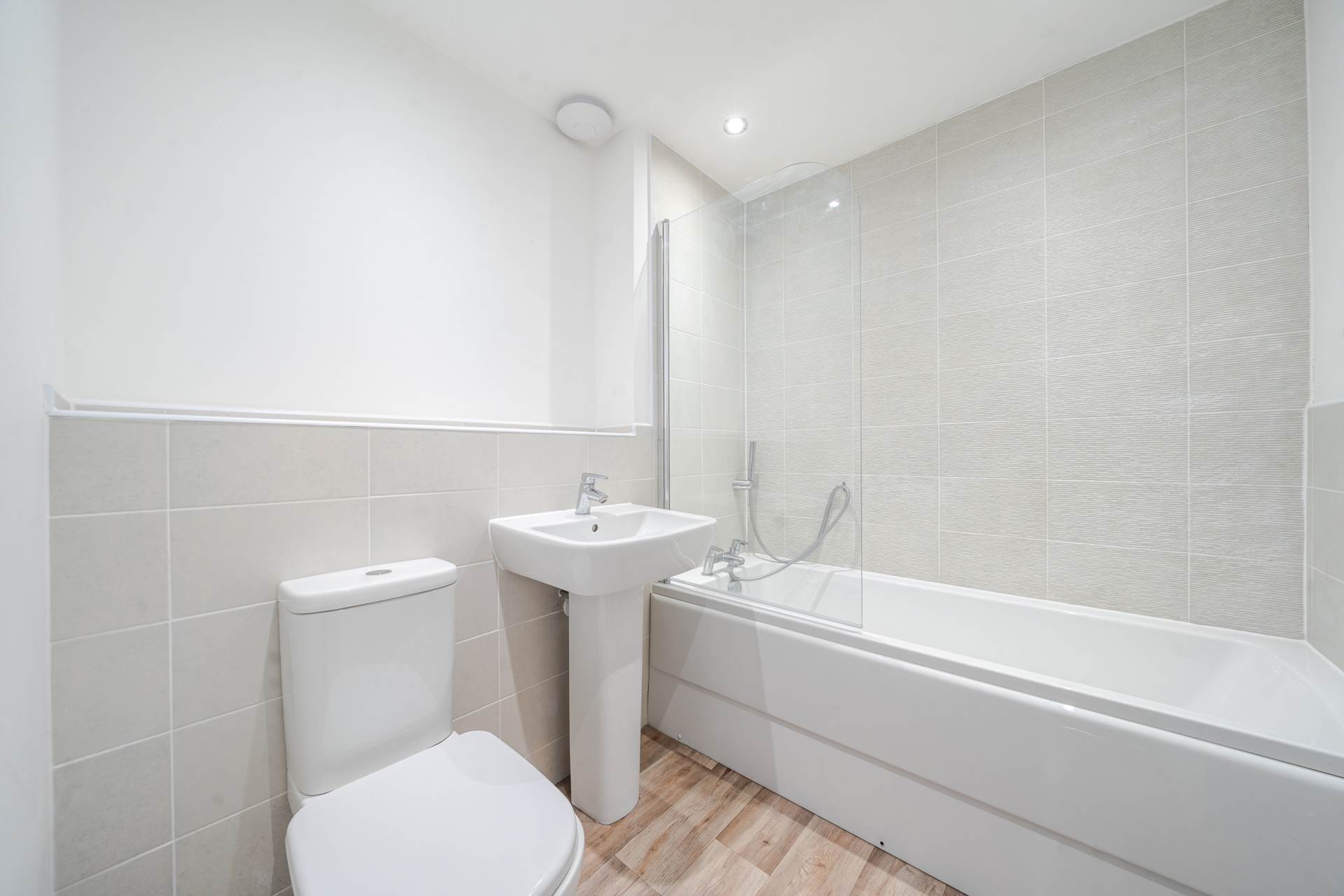 Dragonfly Crescent, Biddenham, Image 10