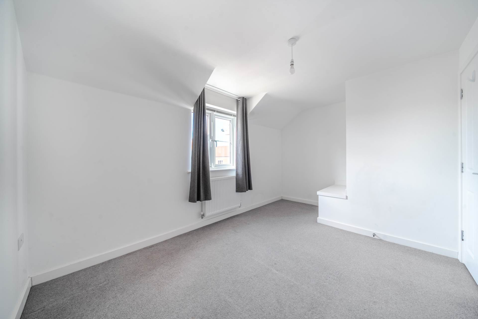 Dragonfly Crescent, Biddenham, Image 7
