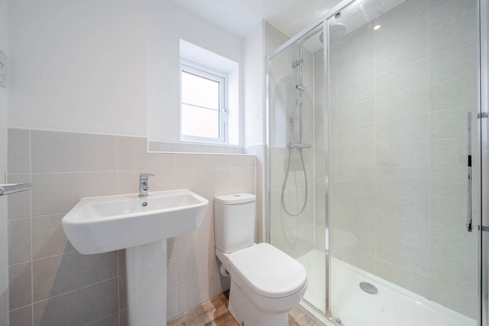 Dragonfly Crescent, Biddenham, Image 9