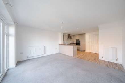 Dragonfly Crescent, Biddenham, Image 5