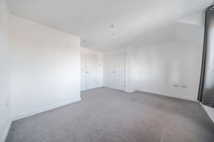 Dragonfly Crescent, Biddenham, Image 6