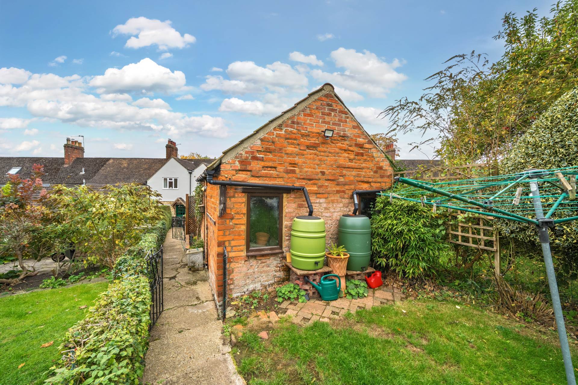 Long Row, Pavenham, Image 15