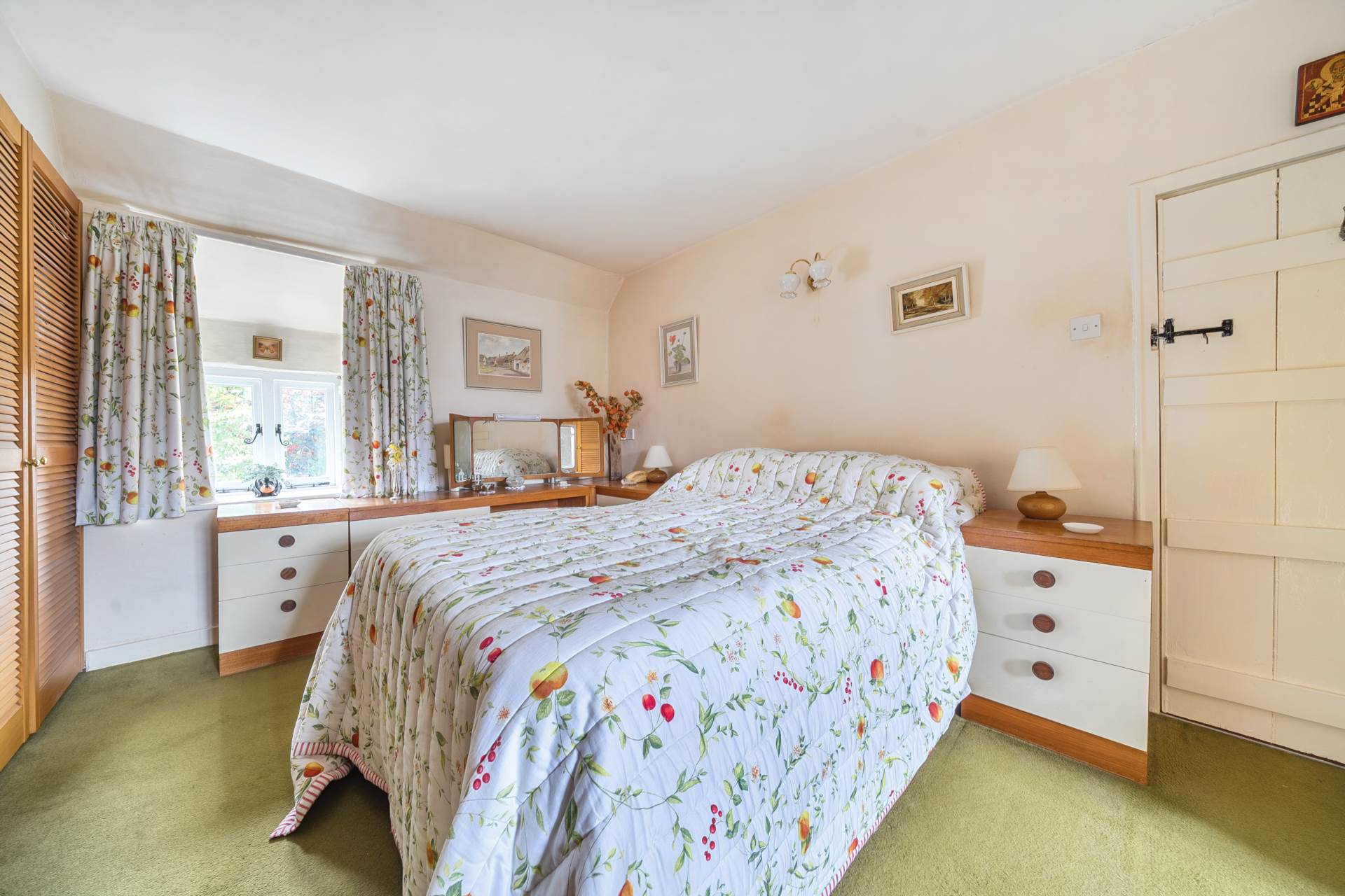 Long Row, Pavenham, Image 7
