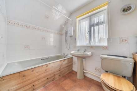 Long Row, Pavenham, Image 10