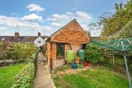 Long Row, Pavenham, Image 15