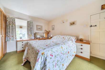 Long Row, Pavenham, Image 7
