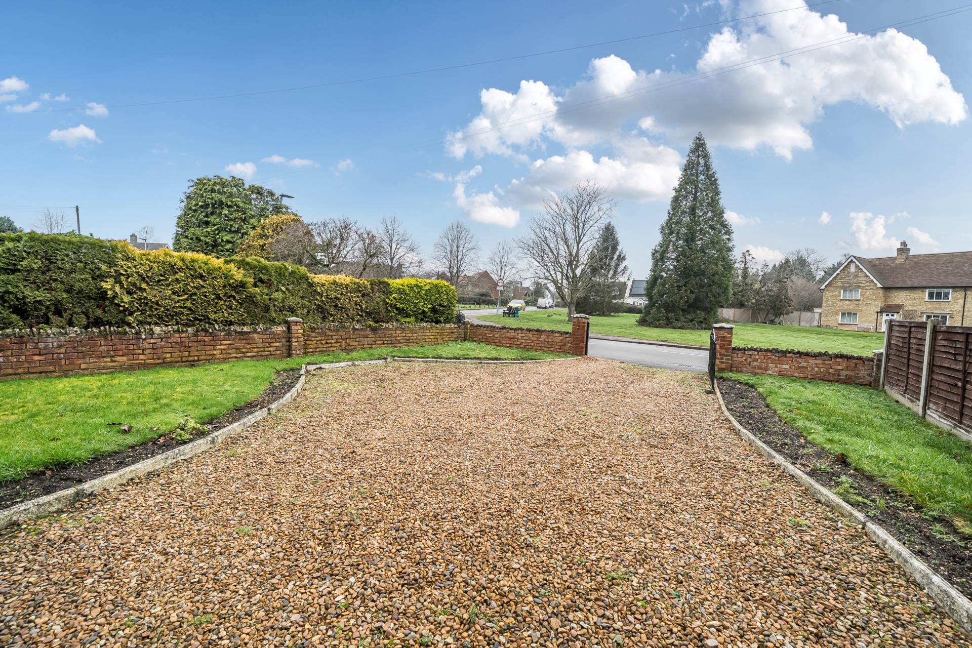 Village Road, Bromham, Image 14