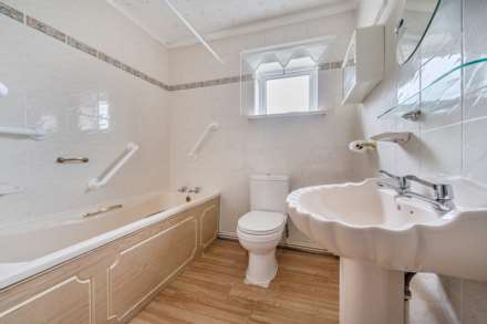 Village Road, Bromham, Image 10