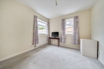 Village Road, Bromham, Image 11