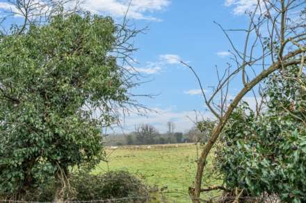 Village Road, Bromham, Image 19