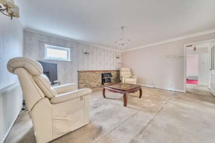 Village Road, Bromham, Image 8