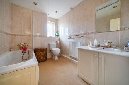 Carnoustie Drive, Great Denham, Image 16