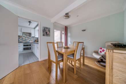 Vicarage Close, Ravensden, Image 4