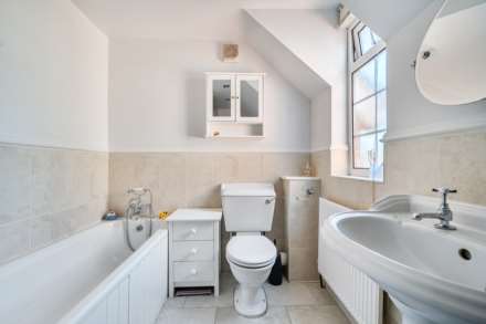 High Street, Sharnbrook, Image 16