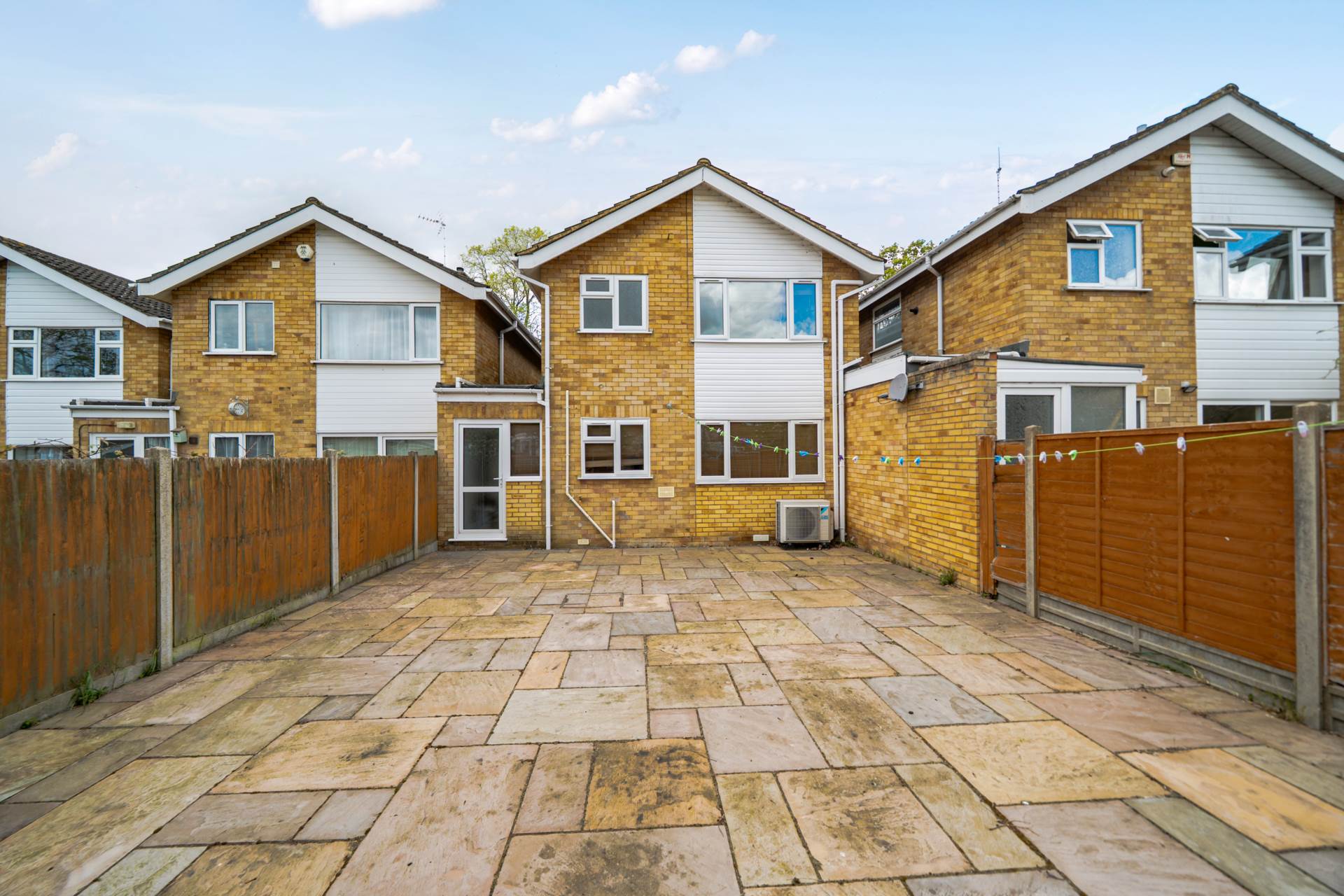 Slade Walk, Bedford, Image 16