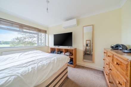 Slade Walk, Bedford, Image 10