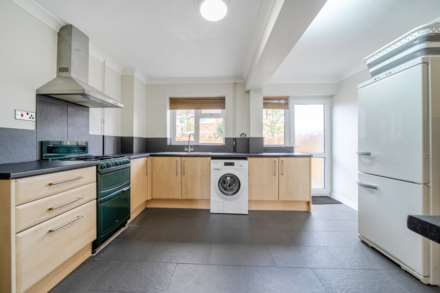 Slade Walk, Bedford, Image 15