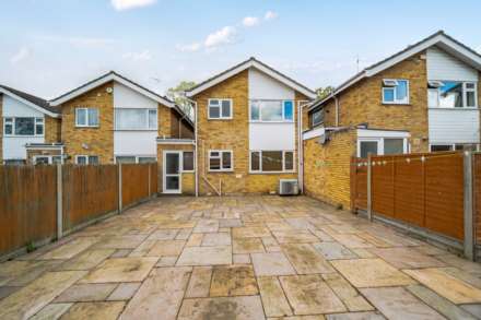 Slade Walk, Bedford, Image 16