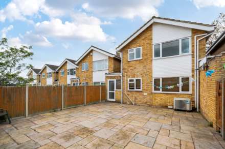 Slade Walk, Bedford, Image 17