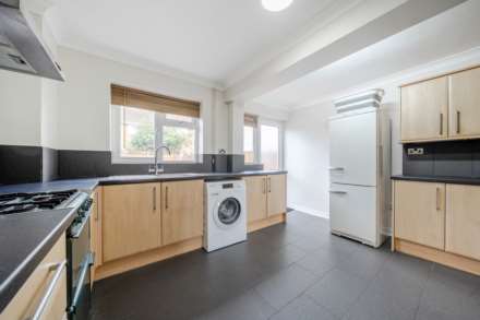 Slade Walk, Bedford, Image 3