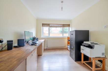 Slade Walk, Bedford, Image 6