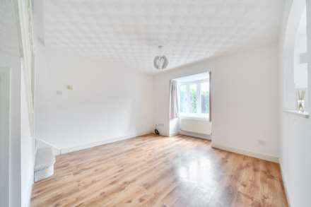 Riverfield Drive, Bedford, Image 2