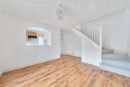 Riverfield Drive, Bedford, Image 5