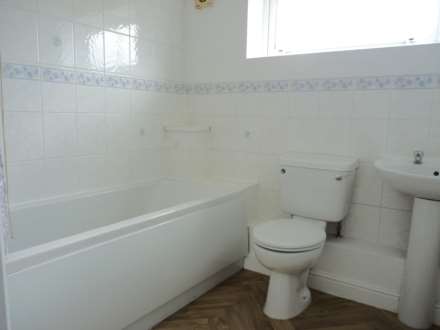 Wood Close, Biddenham., Image 9