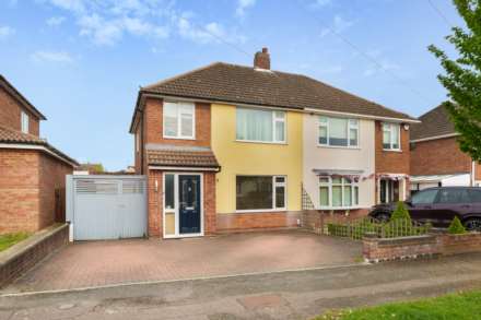 3 Bedroom Semi-Detached, Poplar Avenue, Bedford