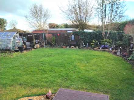 Avenue Road, Rushden, Image 9