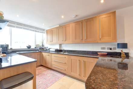 Upton Close, Henley On Thames, Image 2