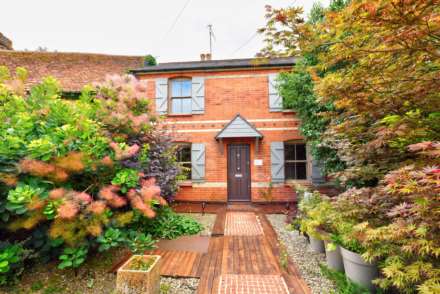 Property For Sale Virginia Cottage, Middle Assendon, Henley On Thames