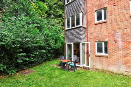 Tilebarn Close, Henley On Thames, Image 10