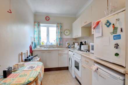 War Memorial Place, Henley On Thames, Image 4