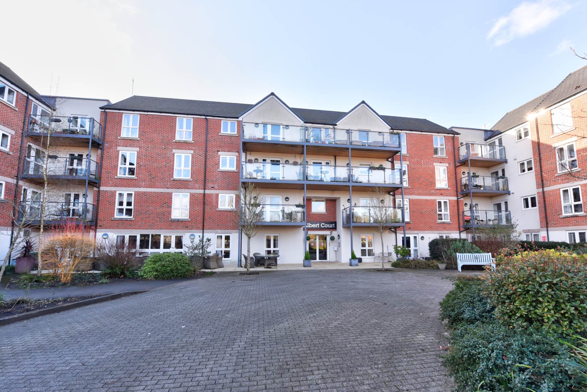 Reading Road, Albert Court, Image 1
