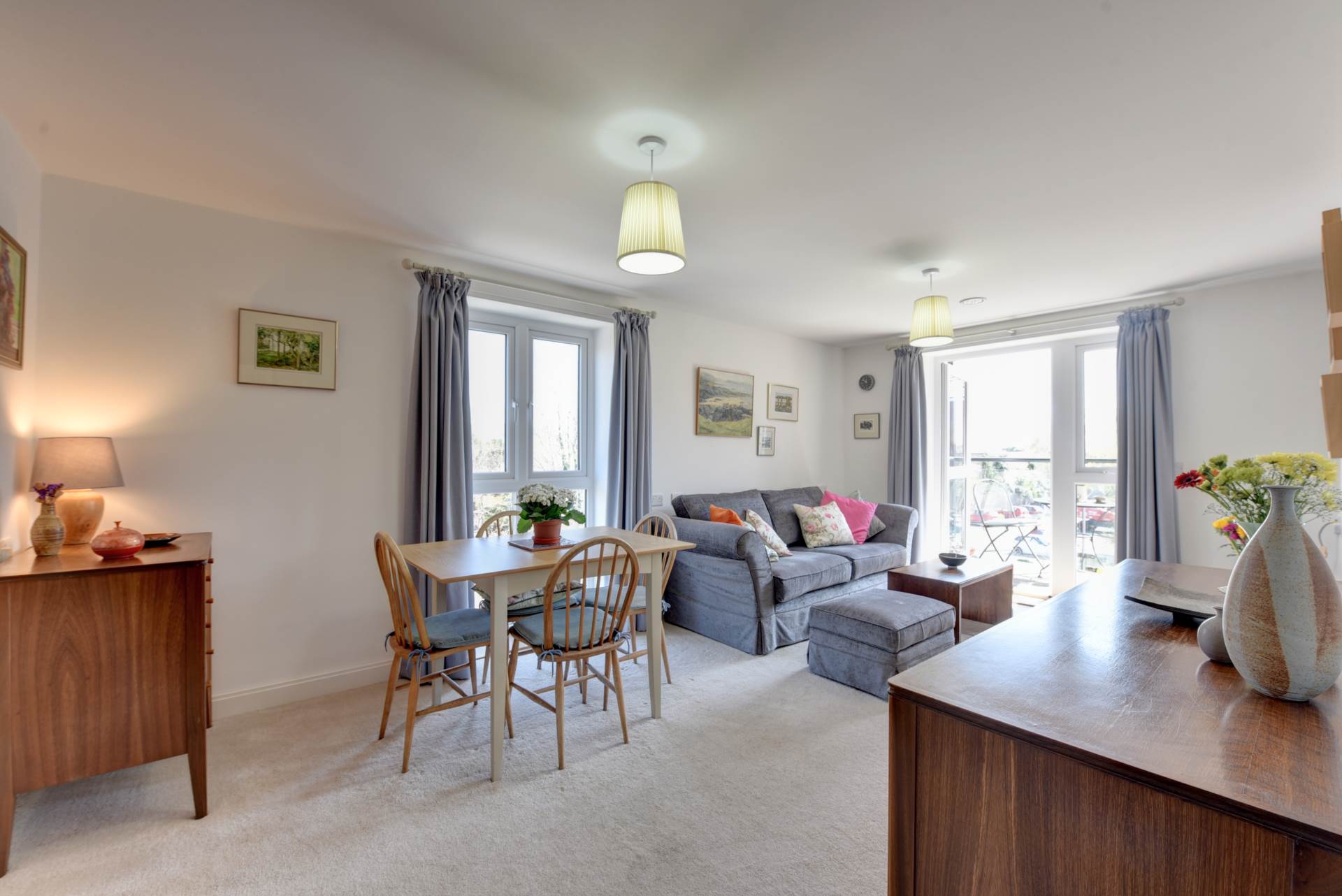 Reading Road, Albert Court, Image 2