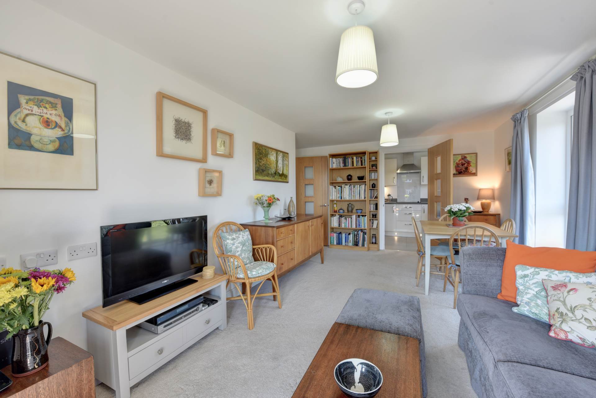 Reading Road, Albert Court, Image 4