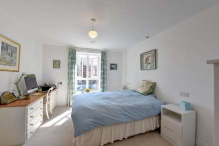 Reading Road, Albert Court, Image 10