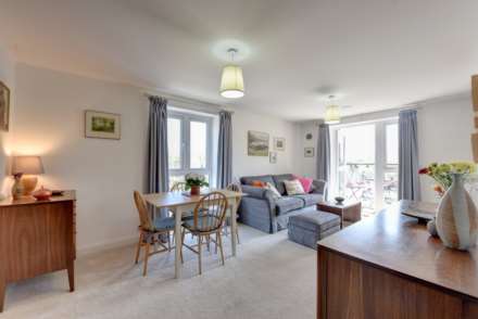 Reading Road, Albert Court, Image 2