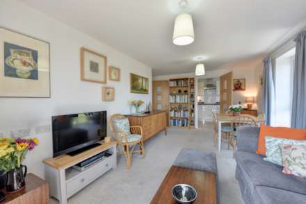 Reading Road, Albert Court, Image 4