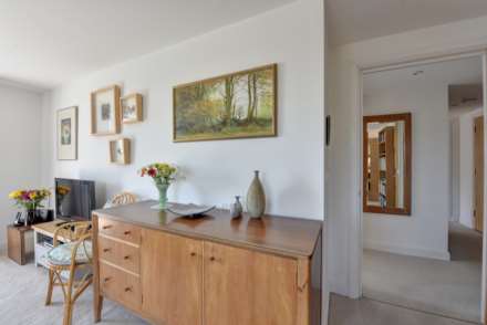 Reading Road, Albert Court, Image 7