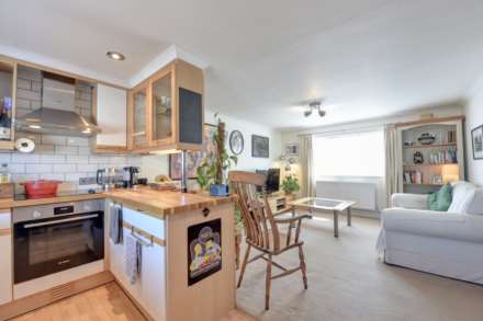 Gainsborough Crescent, Henley On Thames, Image 4