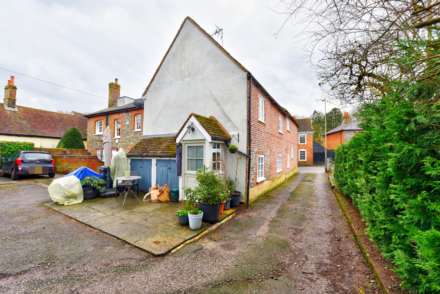 High Street, Nettlebed, Image 17