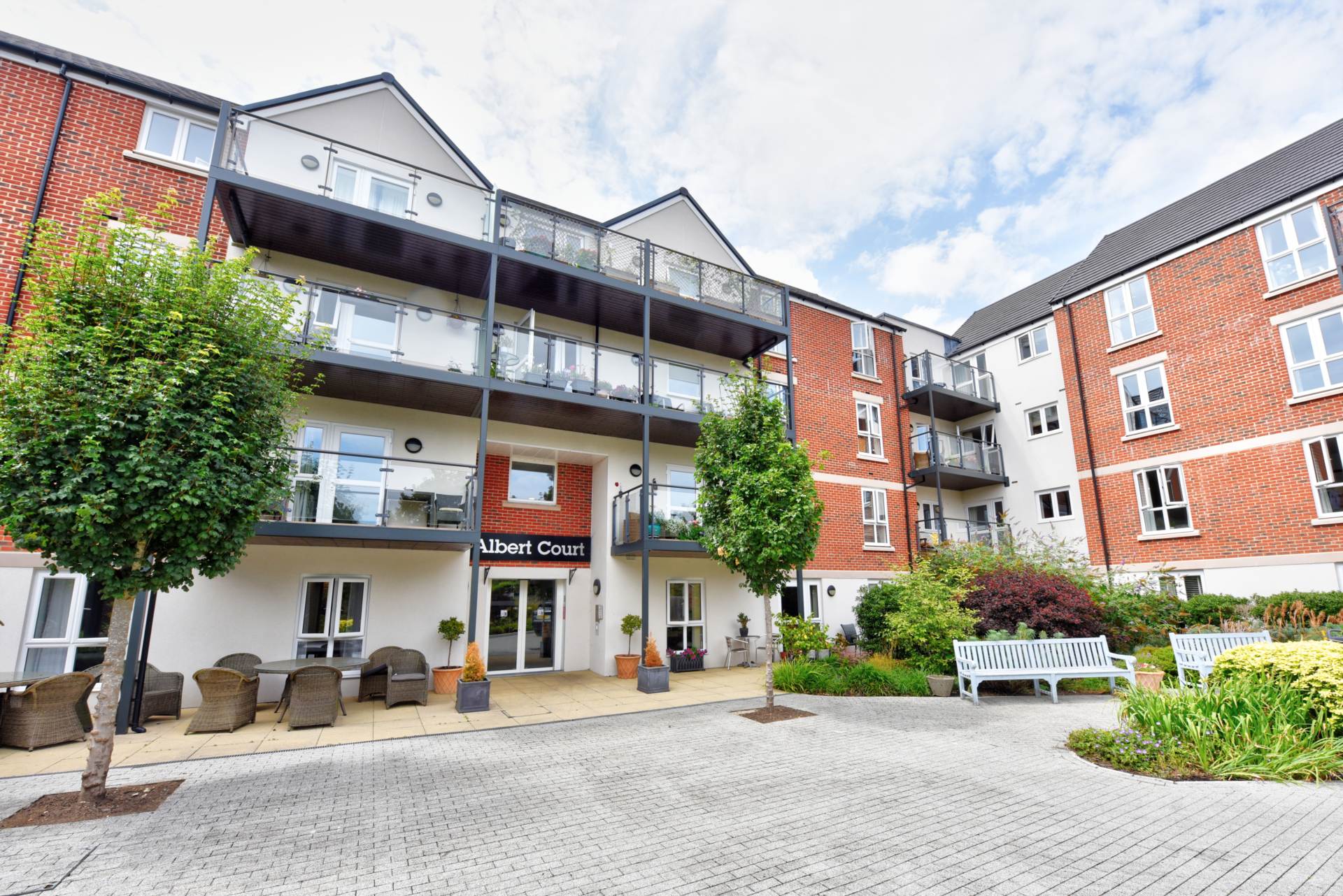 Albert Court, Reading Road, Image 1