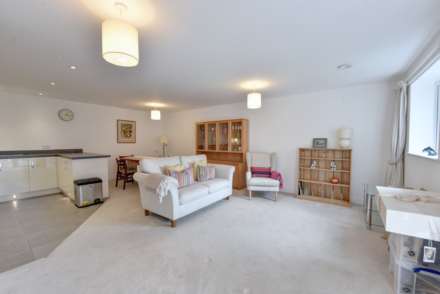 Albert Court, Reading Road, Image 3