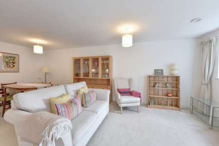 Albert Court, Reading Road, Image 4