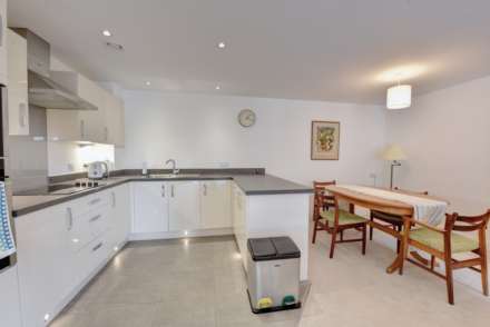 Albert Court, Reading Road, Image 5