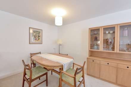 Albert Court, Reading Road, Image 6