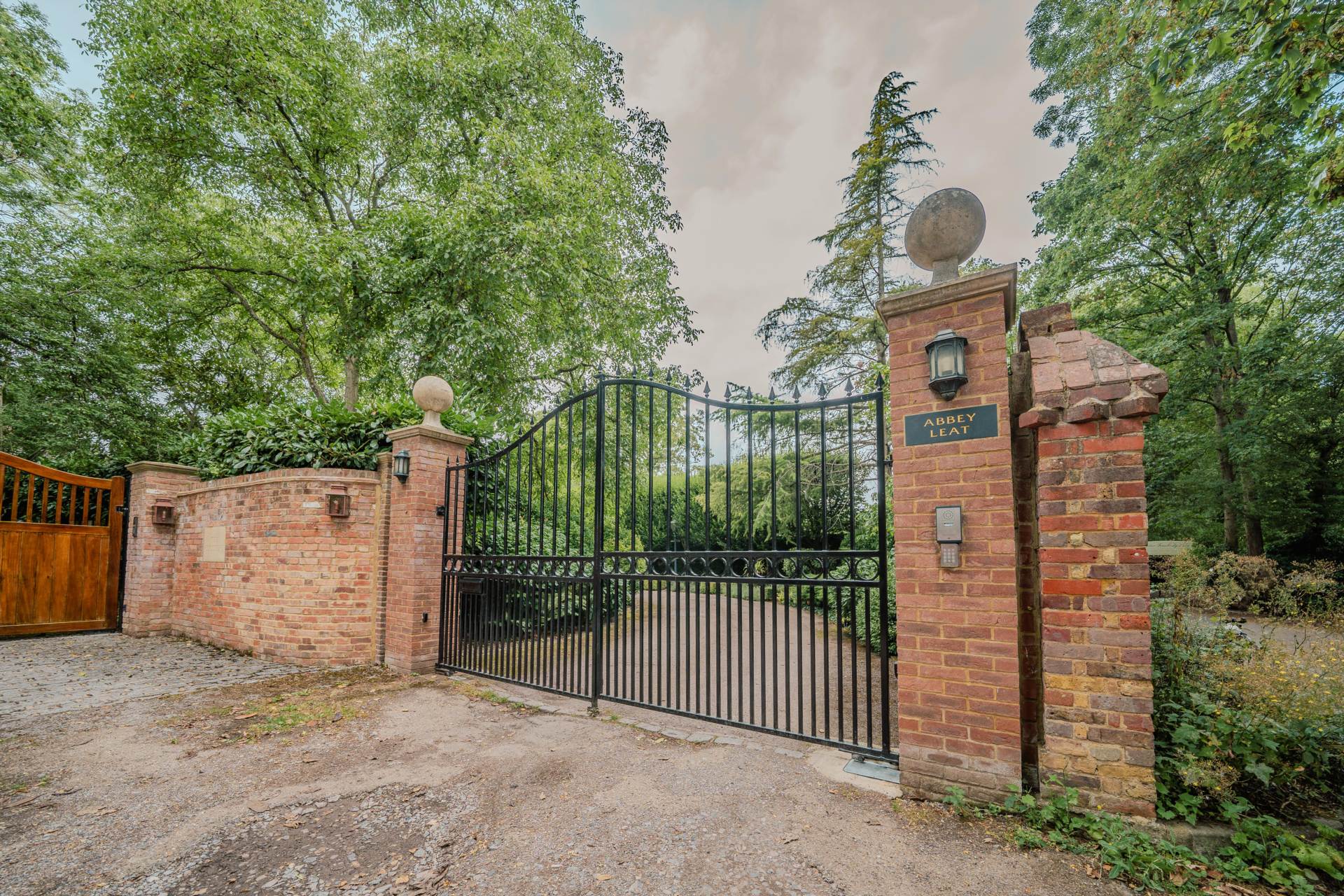 Mill Lane, Hurley, Image 21