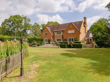 Mill Lane, Hurley, Image 17
